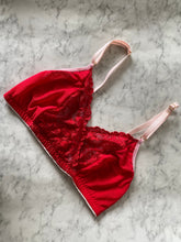 Afbeelding in Gallery-weergave laden, Double lace red wrap bralette
