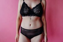 Afbeelding in Gallery-weergave laden, Not a Basic B Double Lace Wrap Bralette
